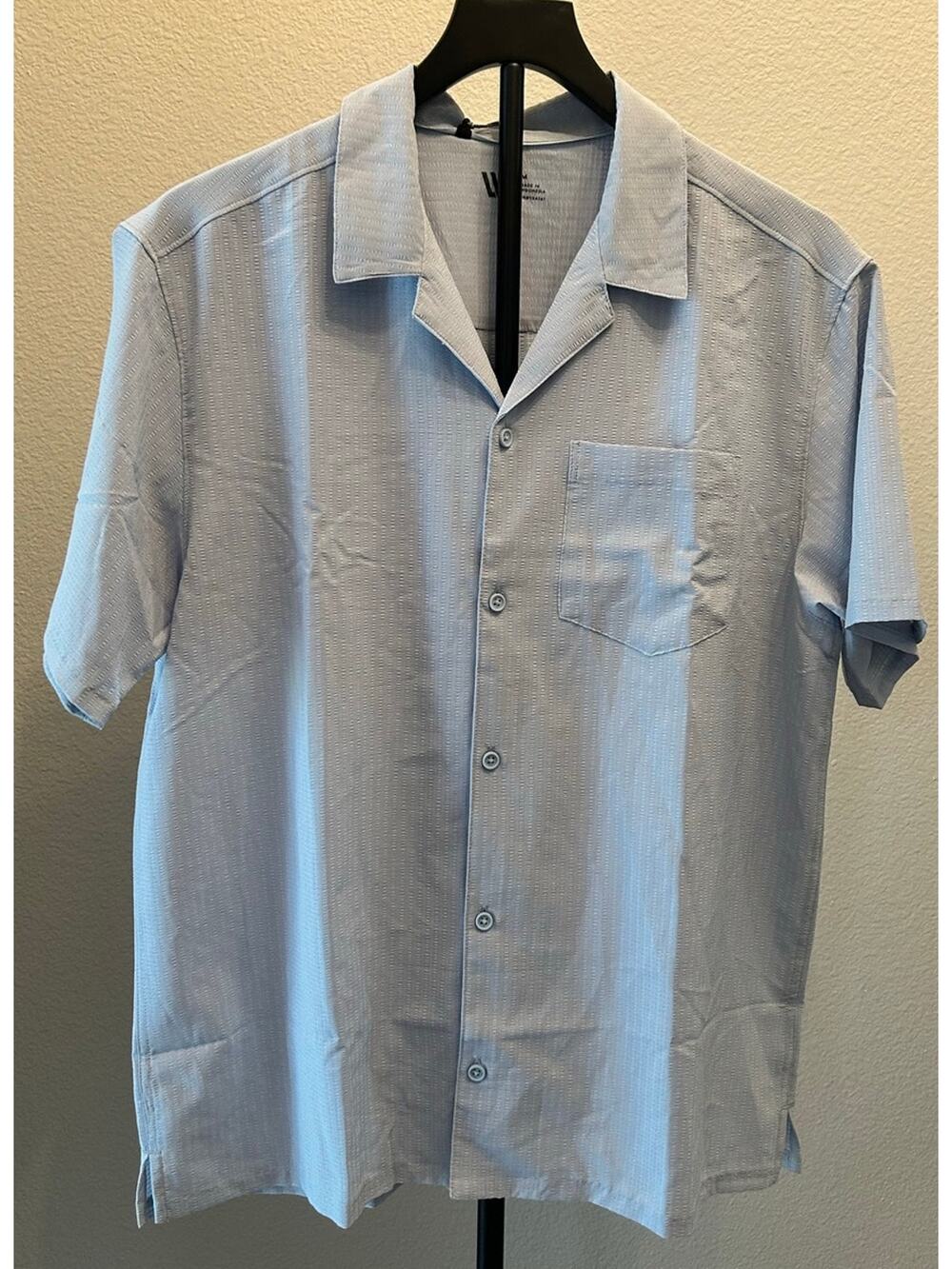 VRST Men's Performance Resort Shirt Medium Faded Blue Seersucker Stretch NWT